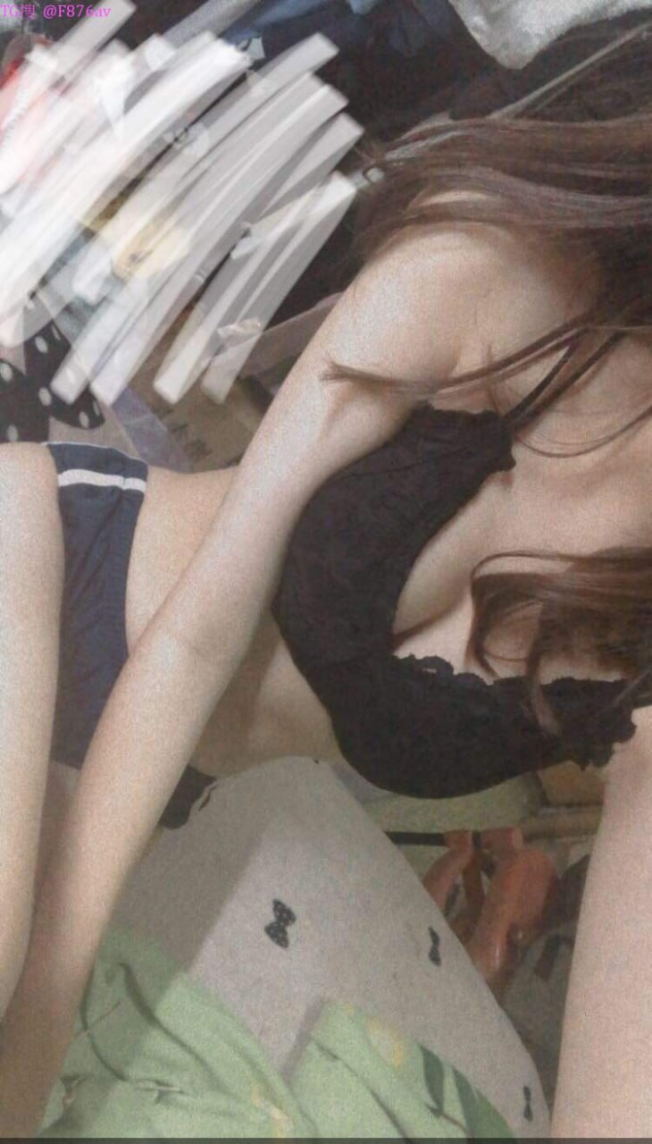 Tên tù vượt ngục và bà xã trẻ vietsub